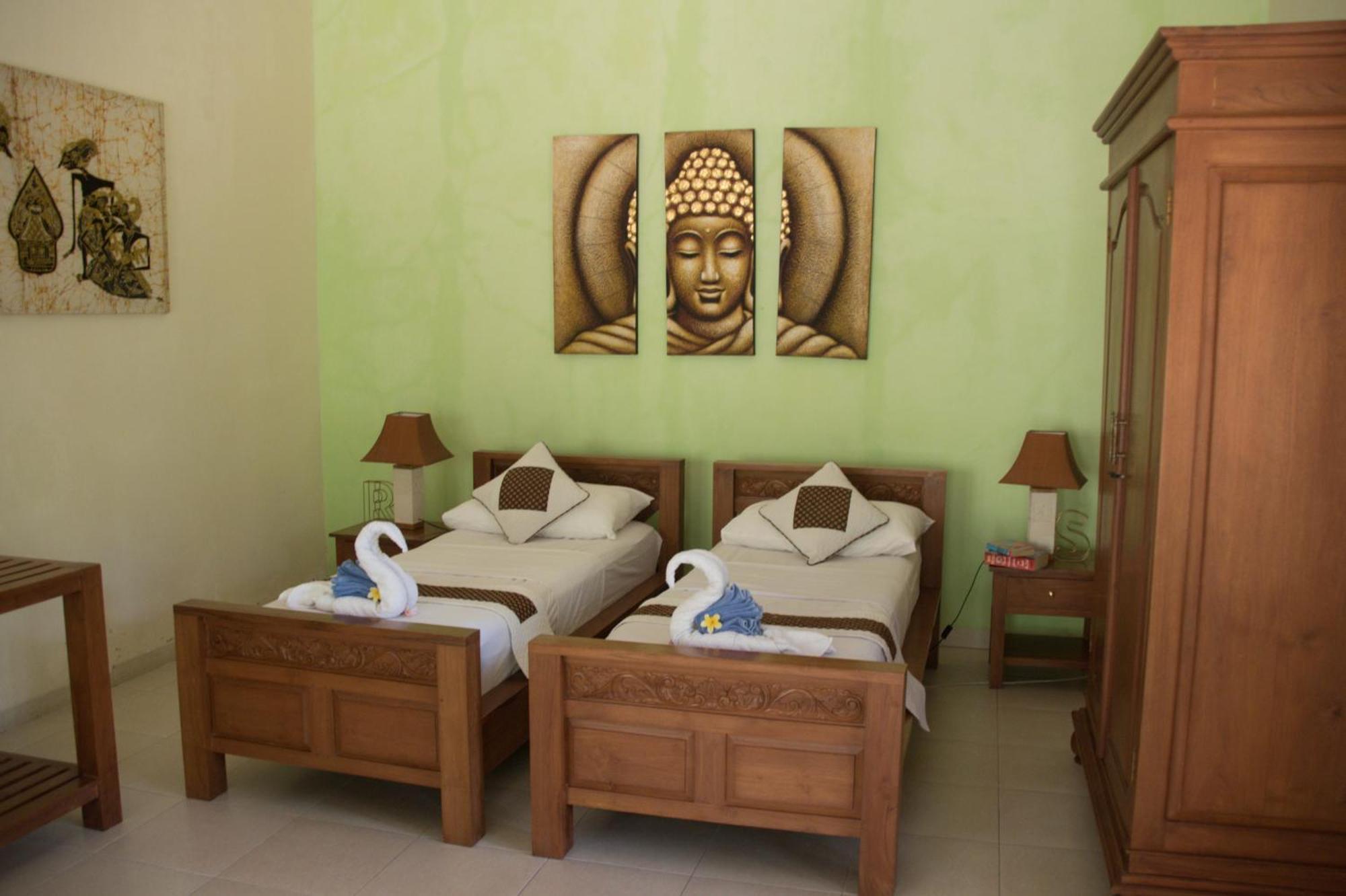 Guesthouse Rumah Senang Kalibaru Ngoại thất bức ảnh