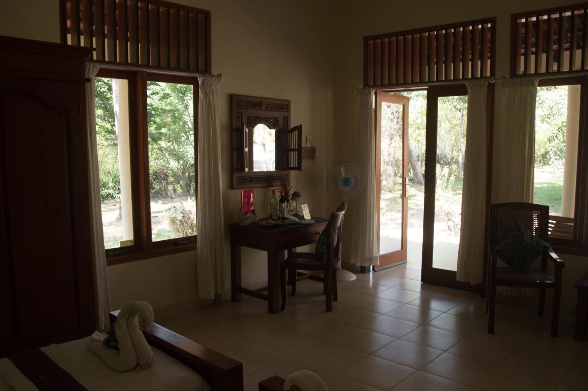Guesthouse Rumah Senang Kalibaru Ngoại thất bức ảnh