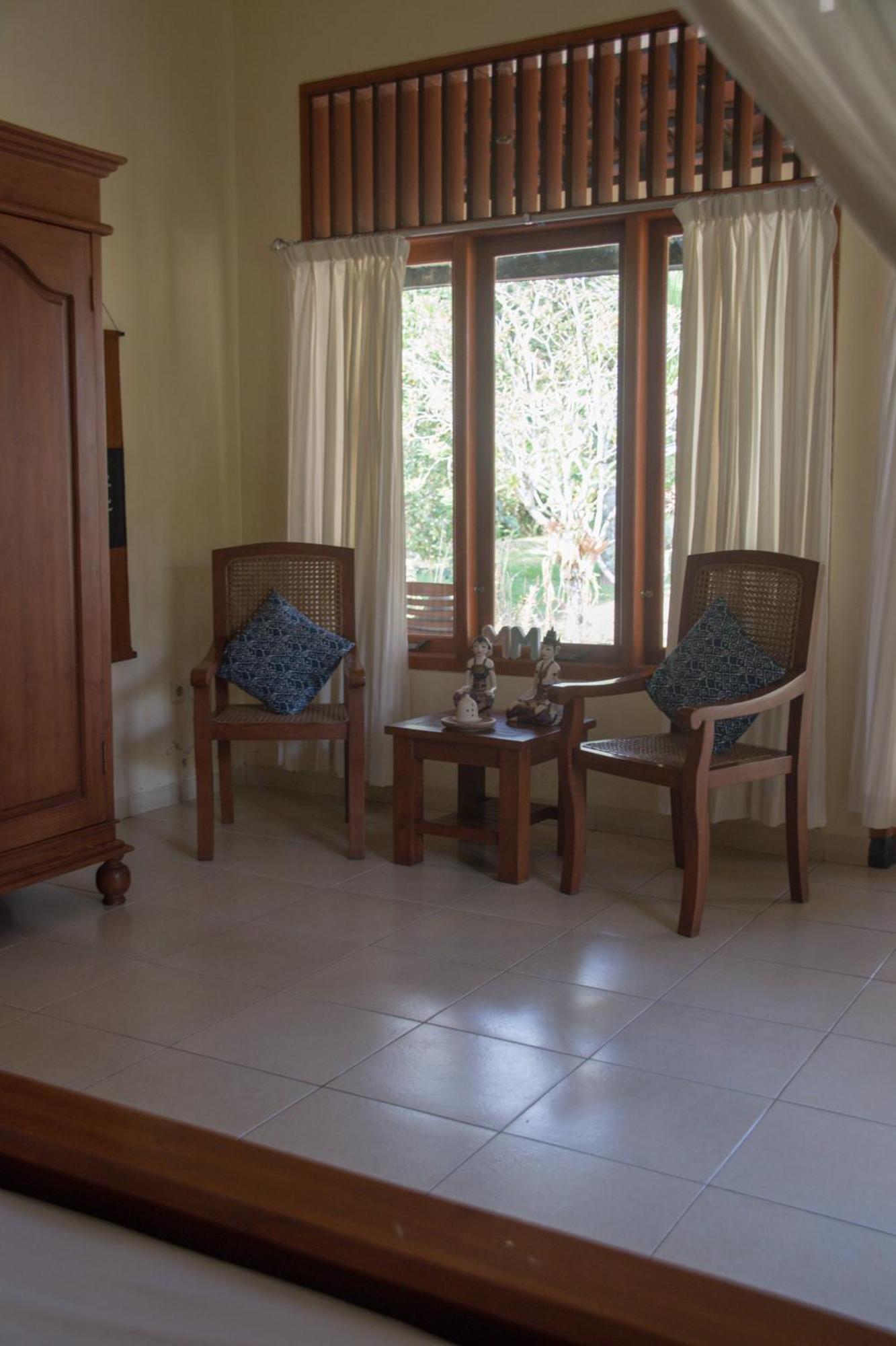 Guesthouse Rumah Senang Kalibaru Ngoại thất bức ảnh