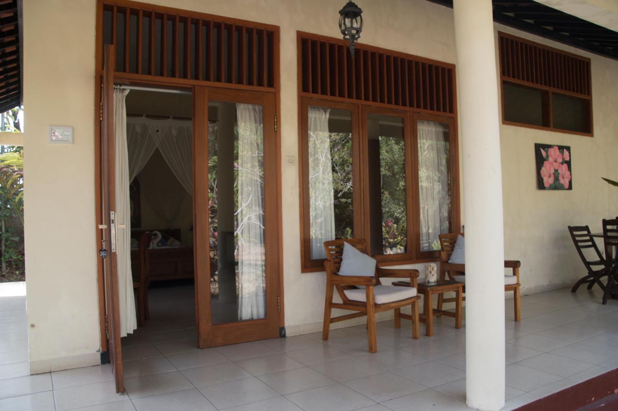 Guesthouse Rumah Senang Kalibaru Ngoại thất bức ảnh