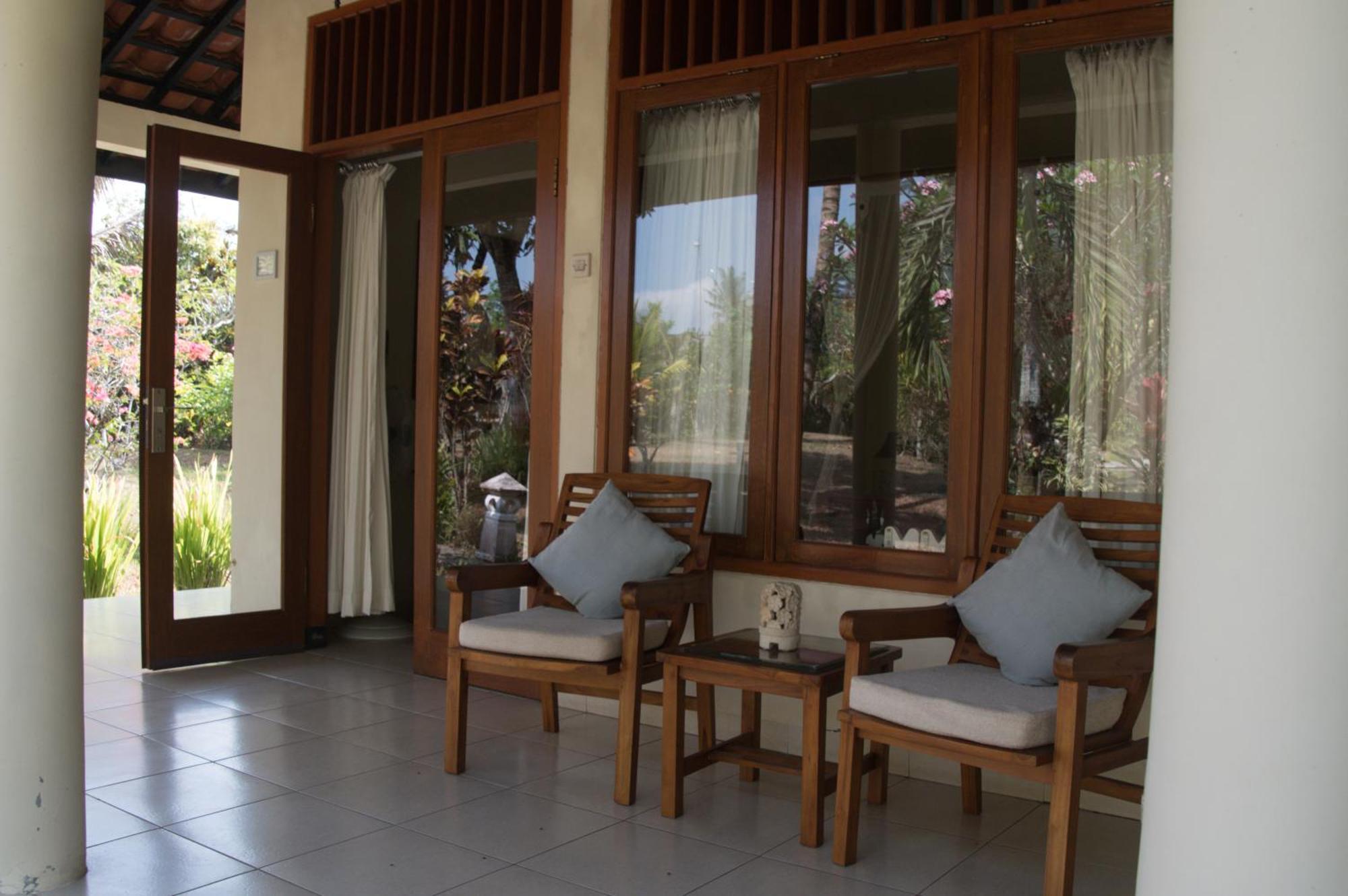 Guesthouse Rumah Senang Kalibaru Ngoại thất bức ảnh