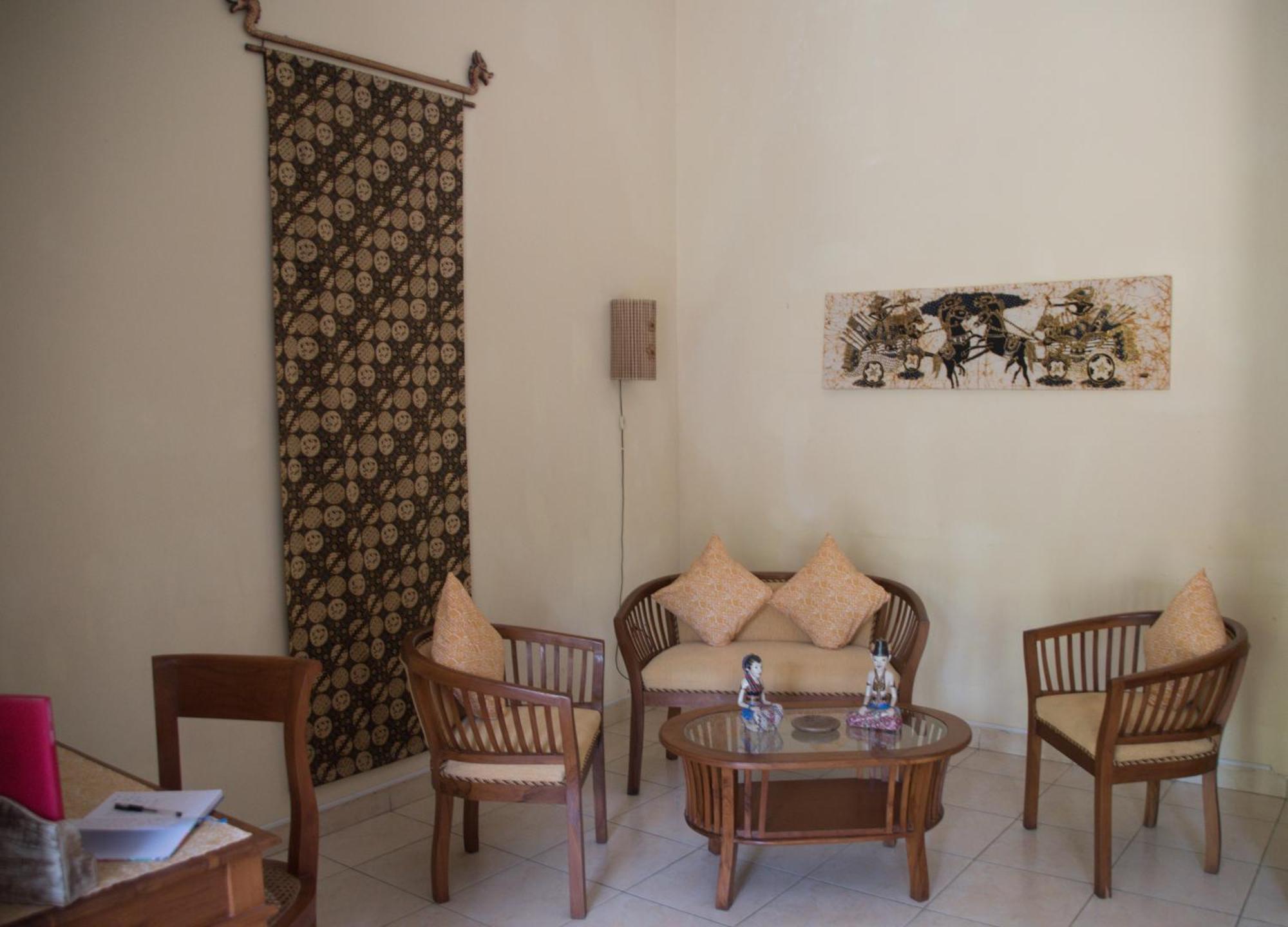 Guesthouse Rumah Senang Kalibaru Ngoại thất bức ảnh