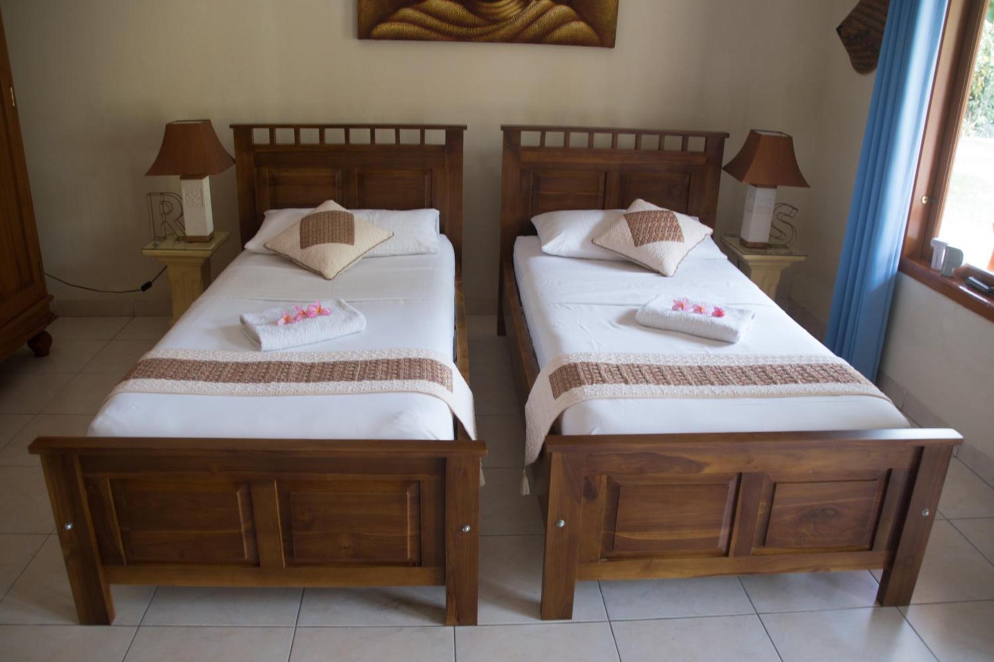 Guesthouse Rumah Senang Kalibaru Ngoại thất bức ảnh