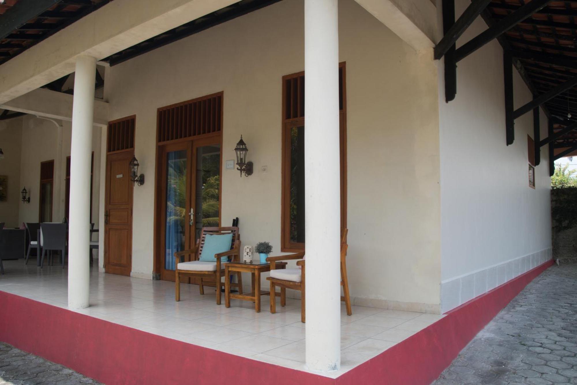 Guesthouse Rumah Senang Kalibaru Ngoại thất bức ảnh