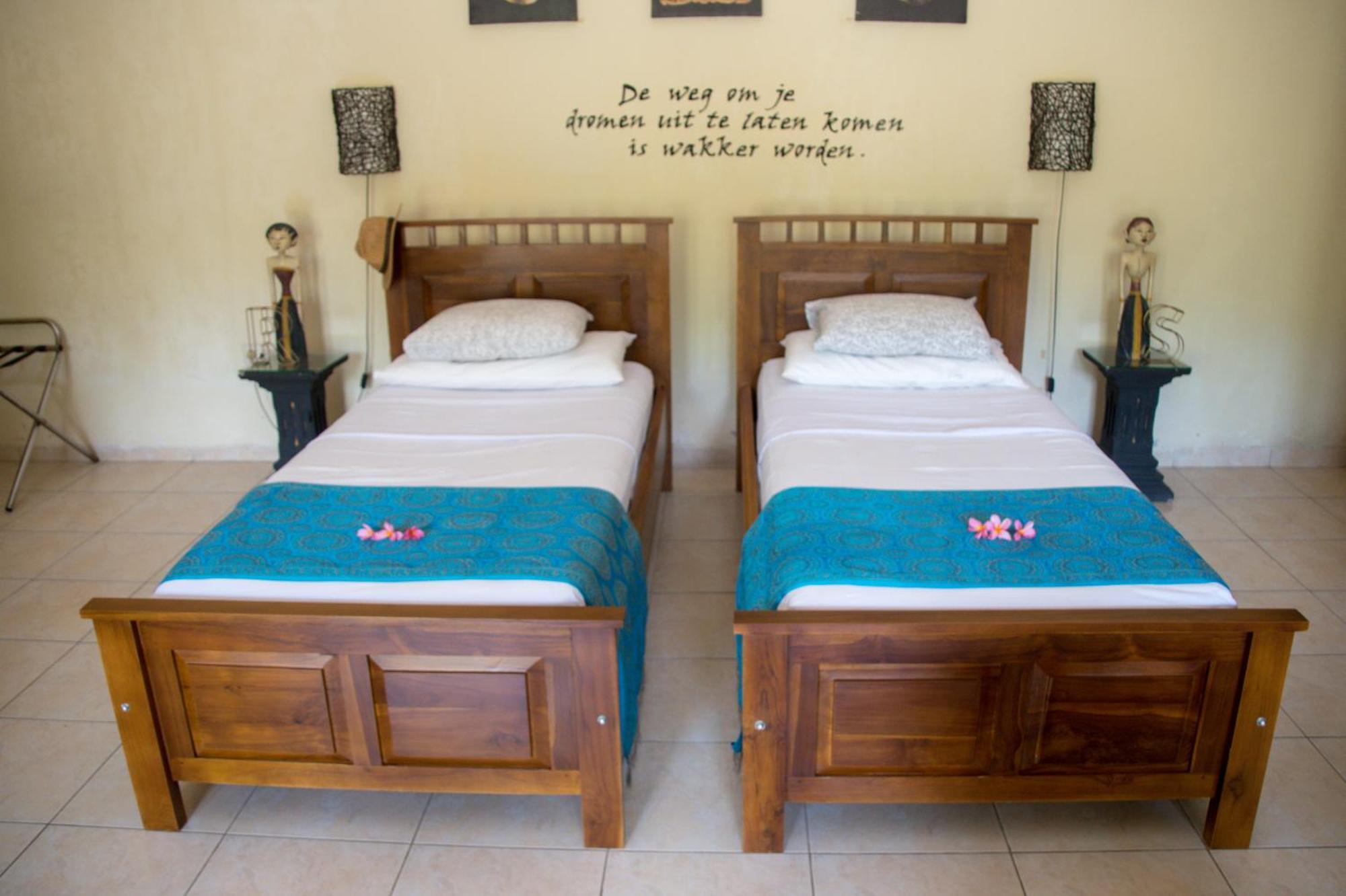 Guesthouse Rumah Senang Kalibaru Ngoại thất bức ảnh