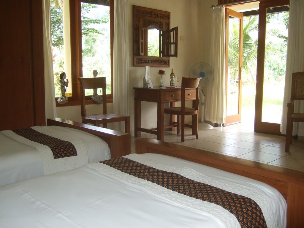 Guesthouse Rumah Senang Kalibaru Ngoại thất bức ảnh