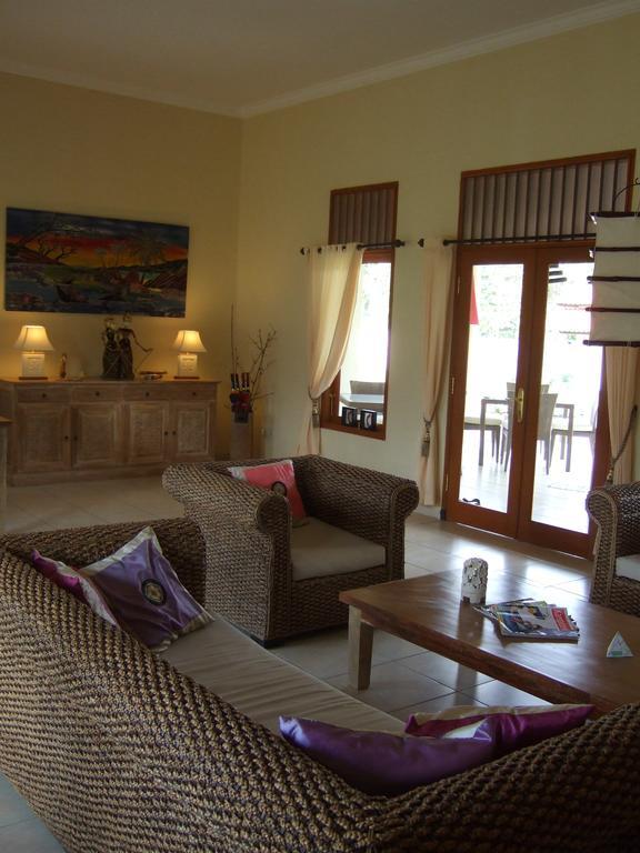 Guesthouse Rumah Senang Kalibaru Ngoại thất bức ảnh